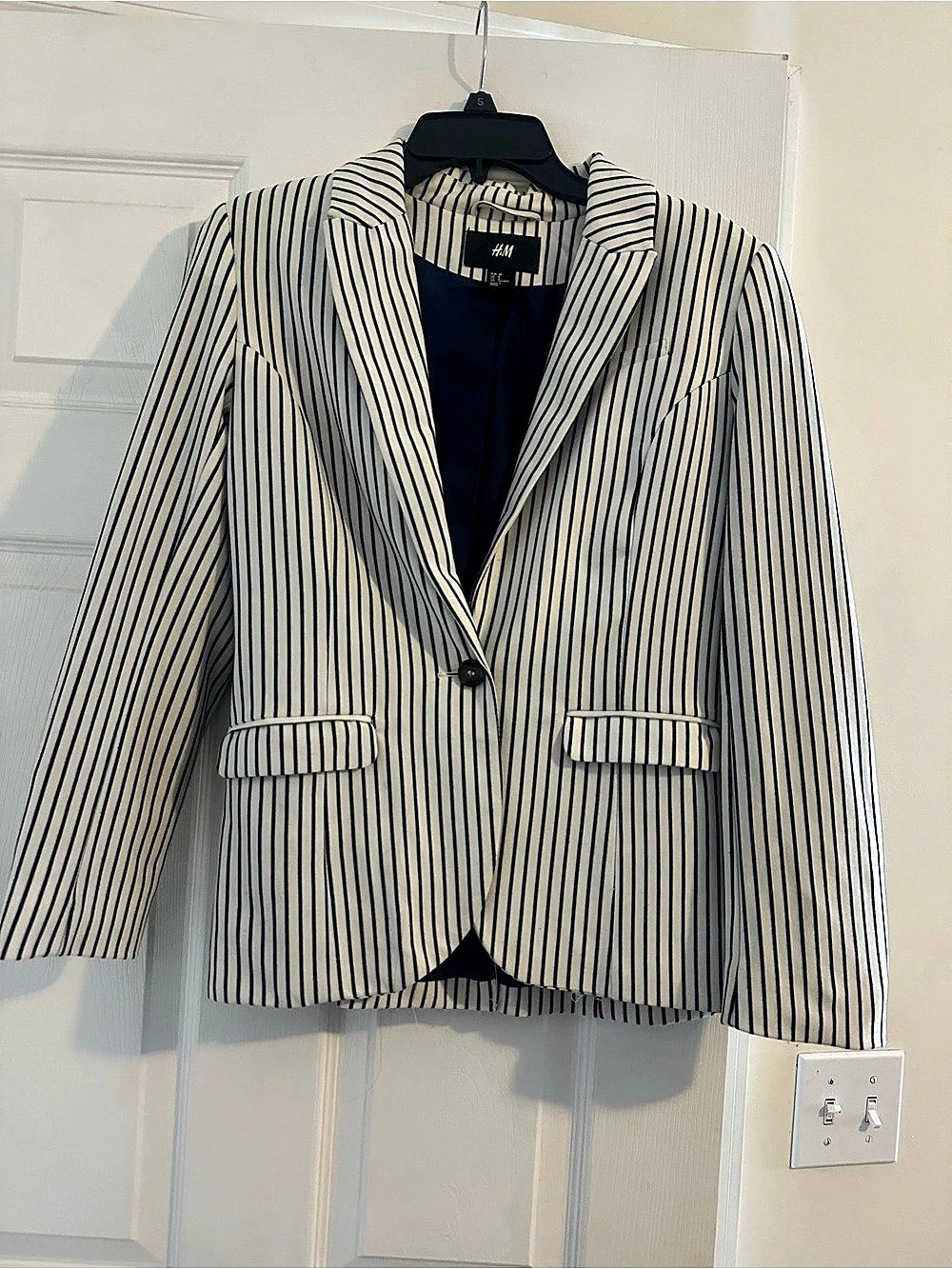 H&M Striped Blazer in White & Blue Size Medium